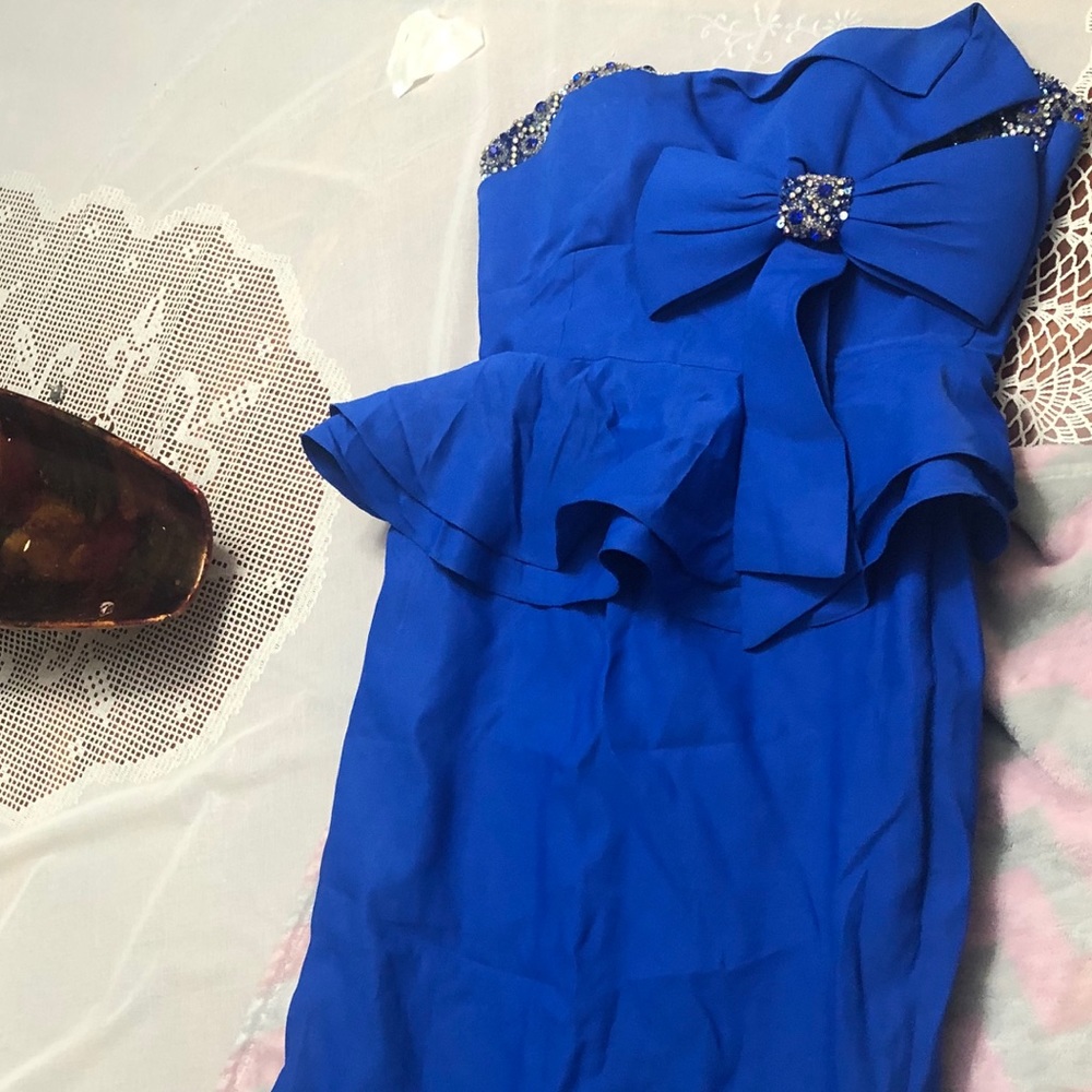 Royal blue Mermaid gown by Camille La Vie